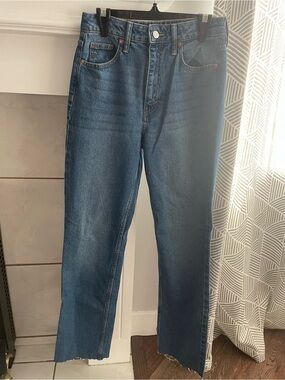Women's Straight Leg Jeans in Blue Wash